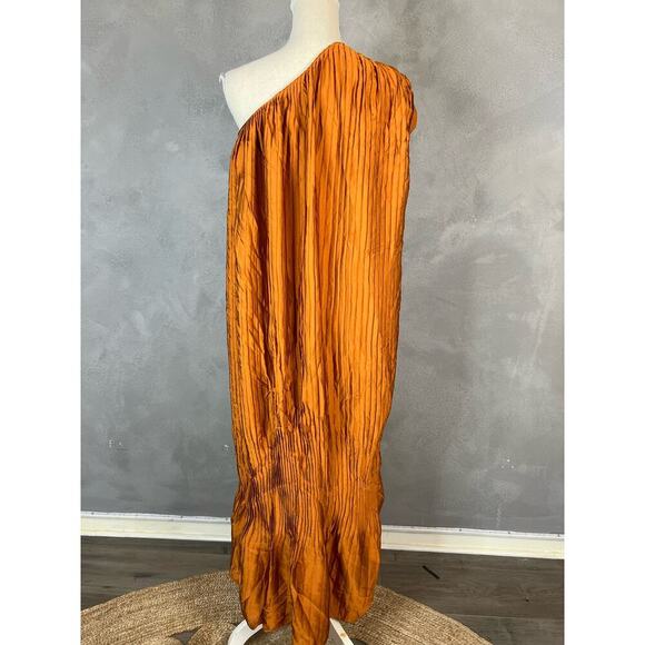 One shoulder pleaded dress - defects - Picture 10 of 16